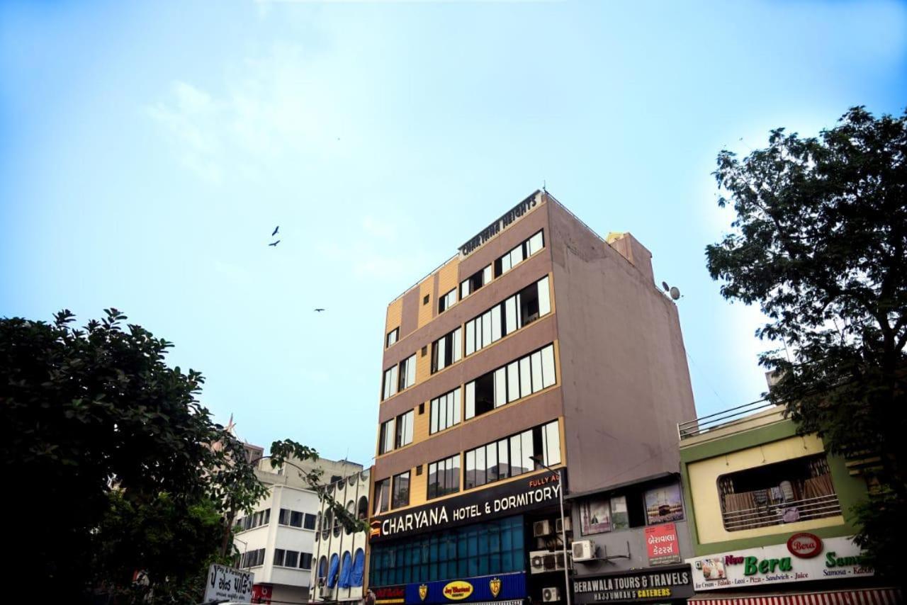 Charyana Lady Dorms Ahmedabad Exterior foto